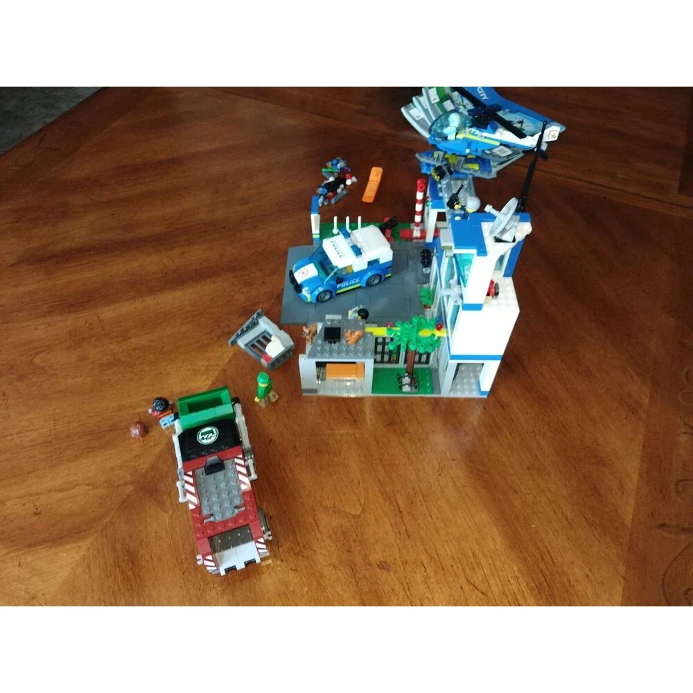 Lego City Police Station 60316 Mostly Complete - Garbage Truck Helicopter Police